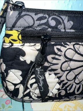Vera Bradley Black White & Yellow Quilted Floral Wristlet Pouch $21